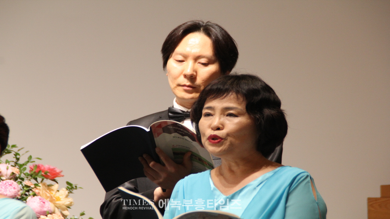 노래로 복음을 전하는 선교합창단 레위아카데미콰이어 초청음악예배 가져.