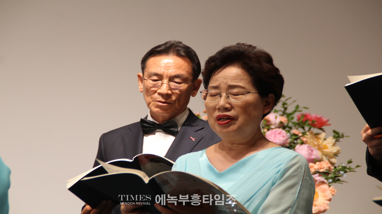 노래로 복음을 전하는 선교합창단 레위아카데미콰이어 초청음악예배 가져.