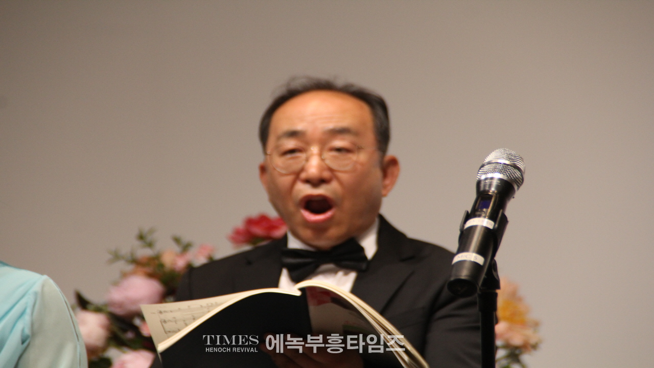 노래로 복음을 전하는 선교합창단 레위아카데미콰이어 초청음악예배 가져.