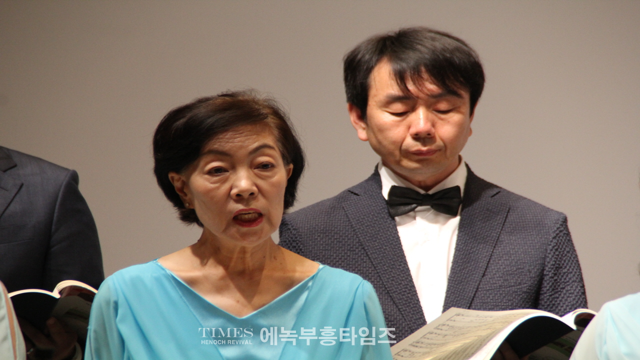노래로 복음을 전하는 선교합창단 레위아카데미콰이어 초청음악예배 가져.