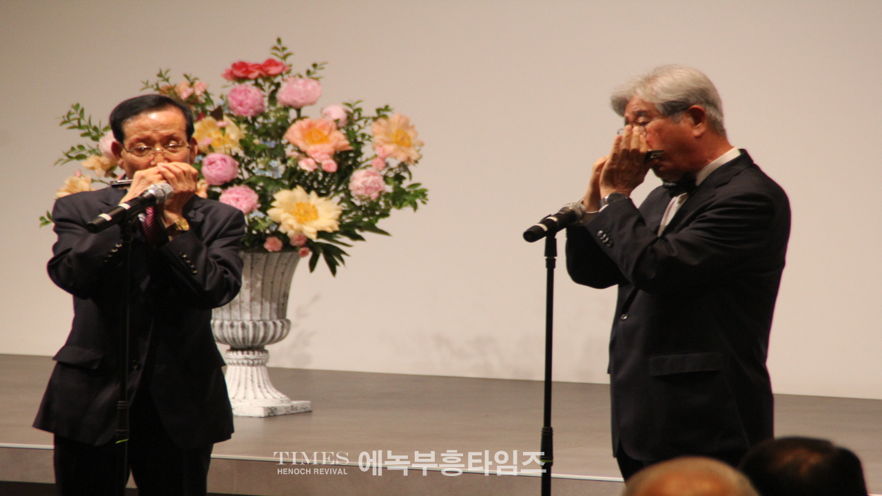 노래로 복음을 전하는 선교합창단 레위아카데미콰이어 초청음악예배 가져.