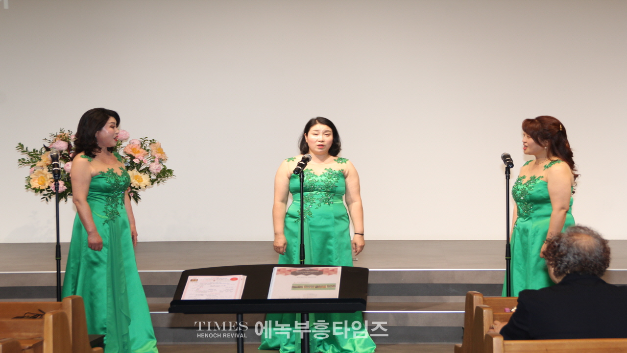 노래로 복음을 전하는 선교합창단 레위아카데미콰이어 초청음악예배 가져.