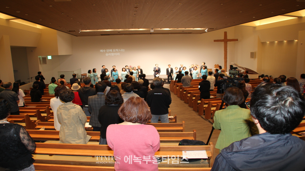 노래로 복음을 전하는 선교합창단 레위아카데미콰이어 초청음악예배 가져.