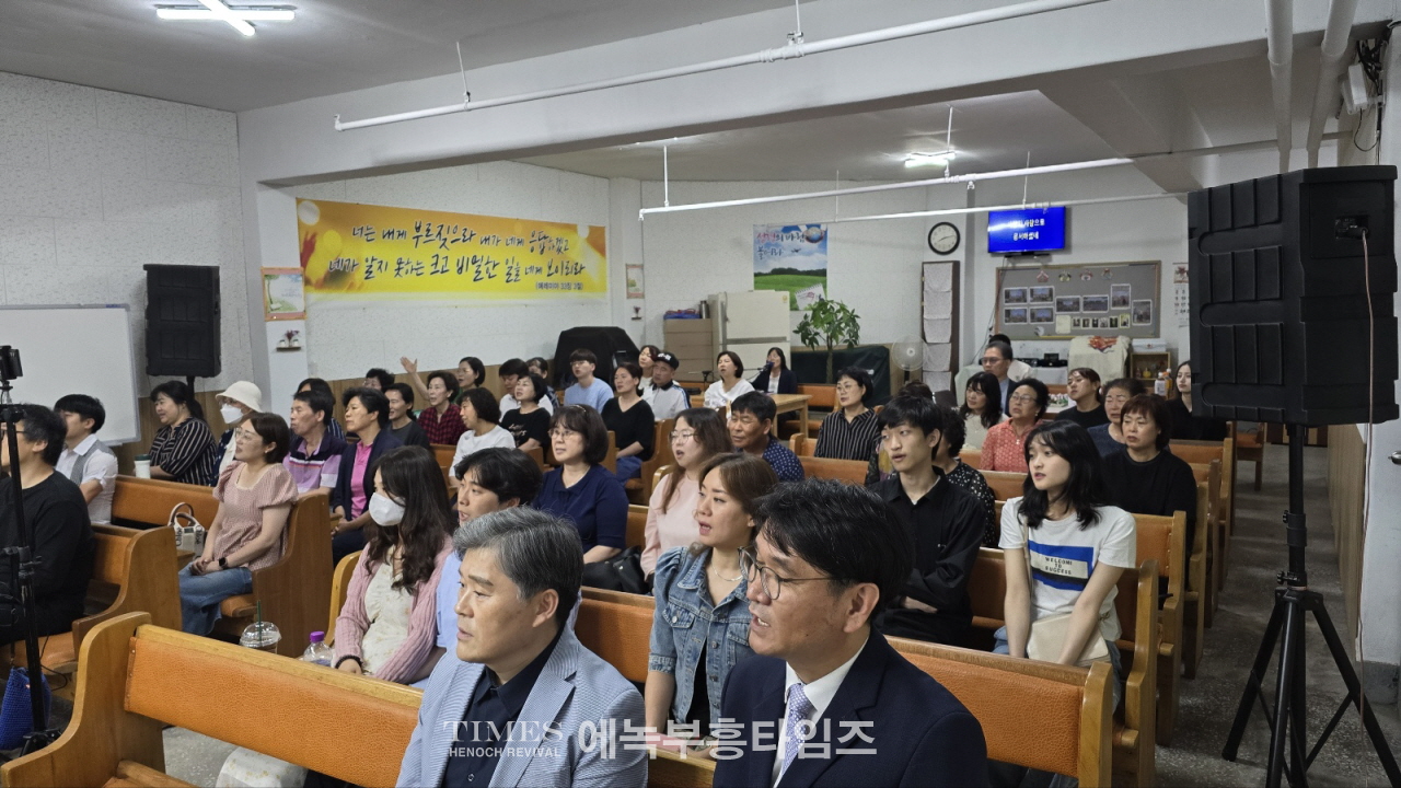 조각목교회, 금요기도회를 통해 연합하여 지역교회 보듬어.