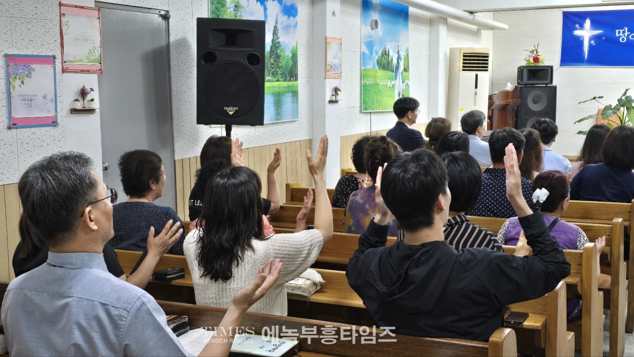 조각목교회, 금요기도회를 통해 연합하여 지역교회 보듬어.