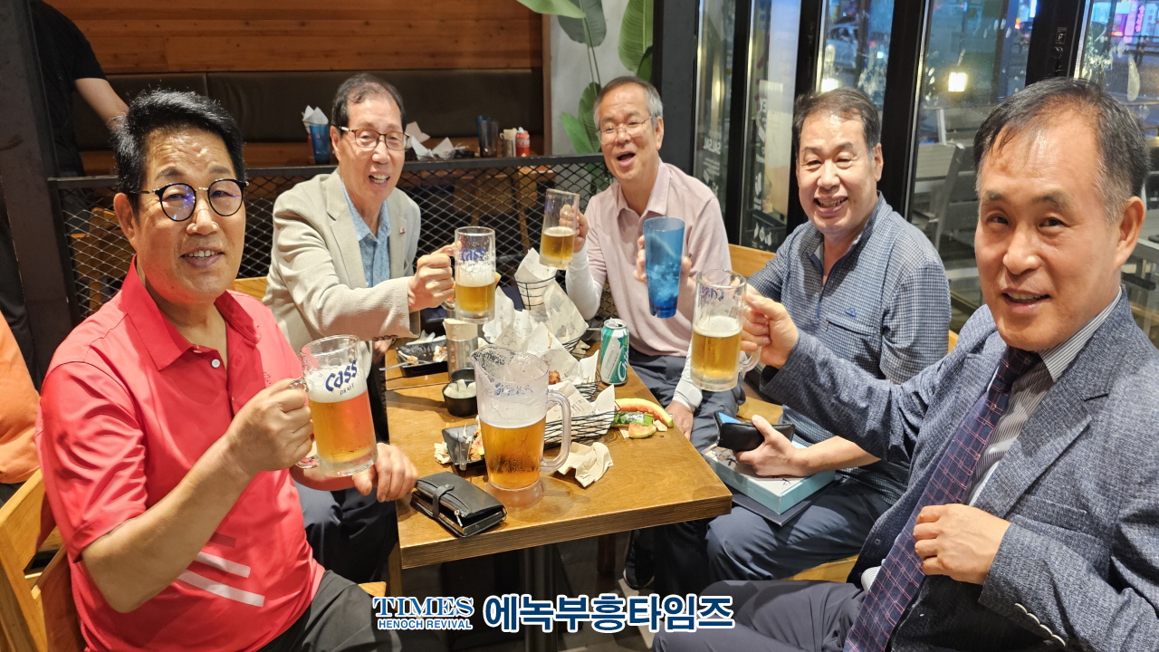 세계봉사단, 치맥축제 통해 정보사UDU예비역중앙회 임형신 회장 초청 안보 명사특강 가져.