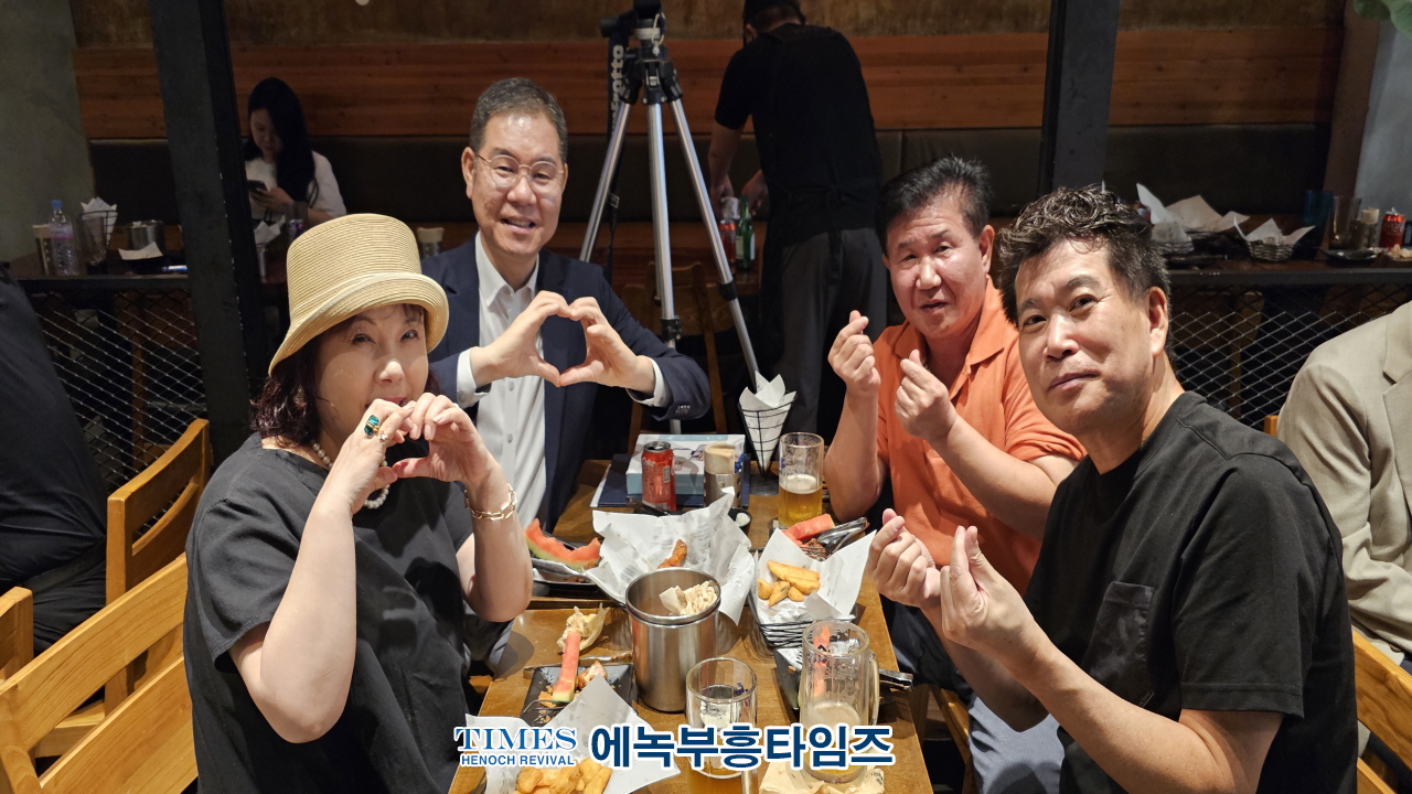 세계봉사단, 치맥축제 통해 정보사UDU예비역중앙회 임형신 회장 초청 안보 명사특강 가져.