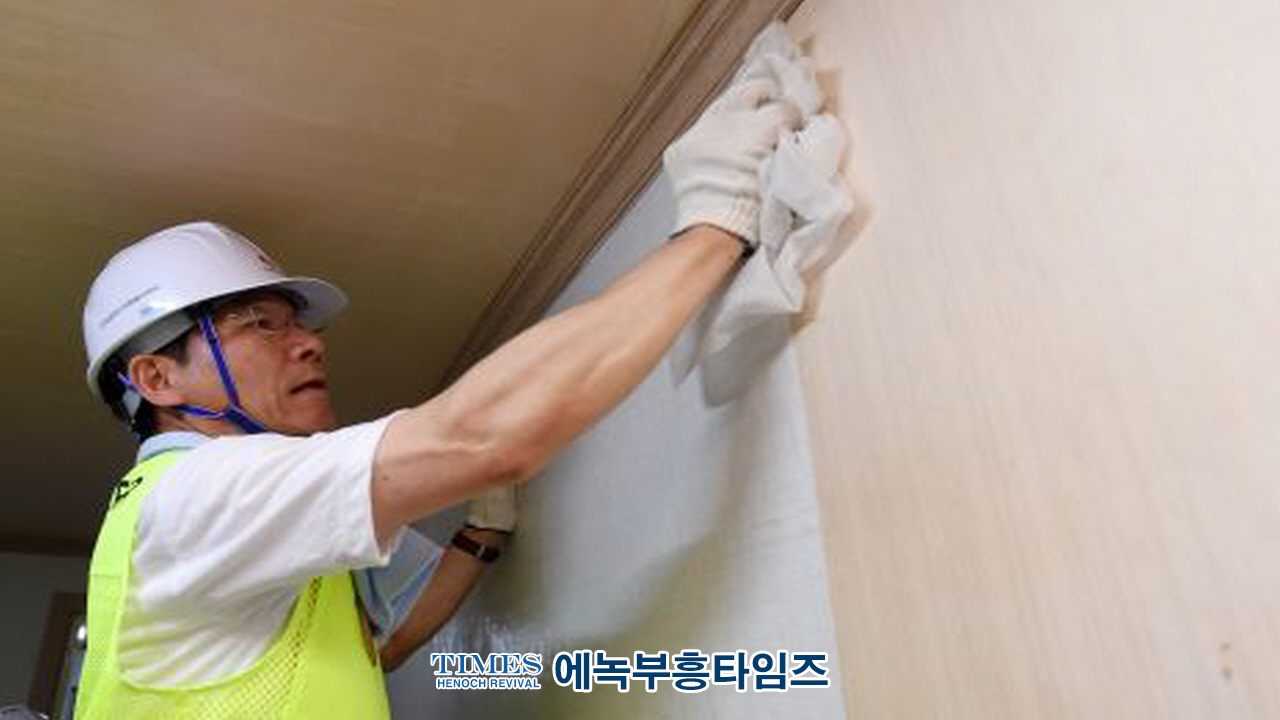 민선 8기 3년차 맞은 유정복 인천광역시장 취약계층 집수리 봉사로 첫 행보해.