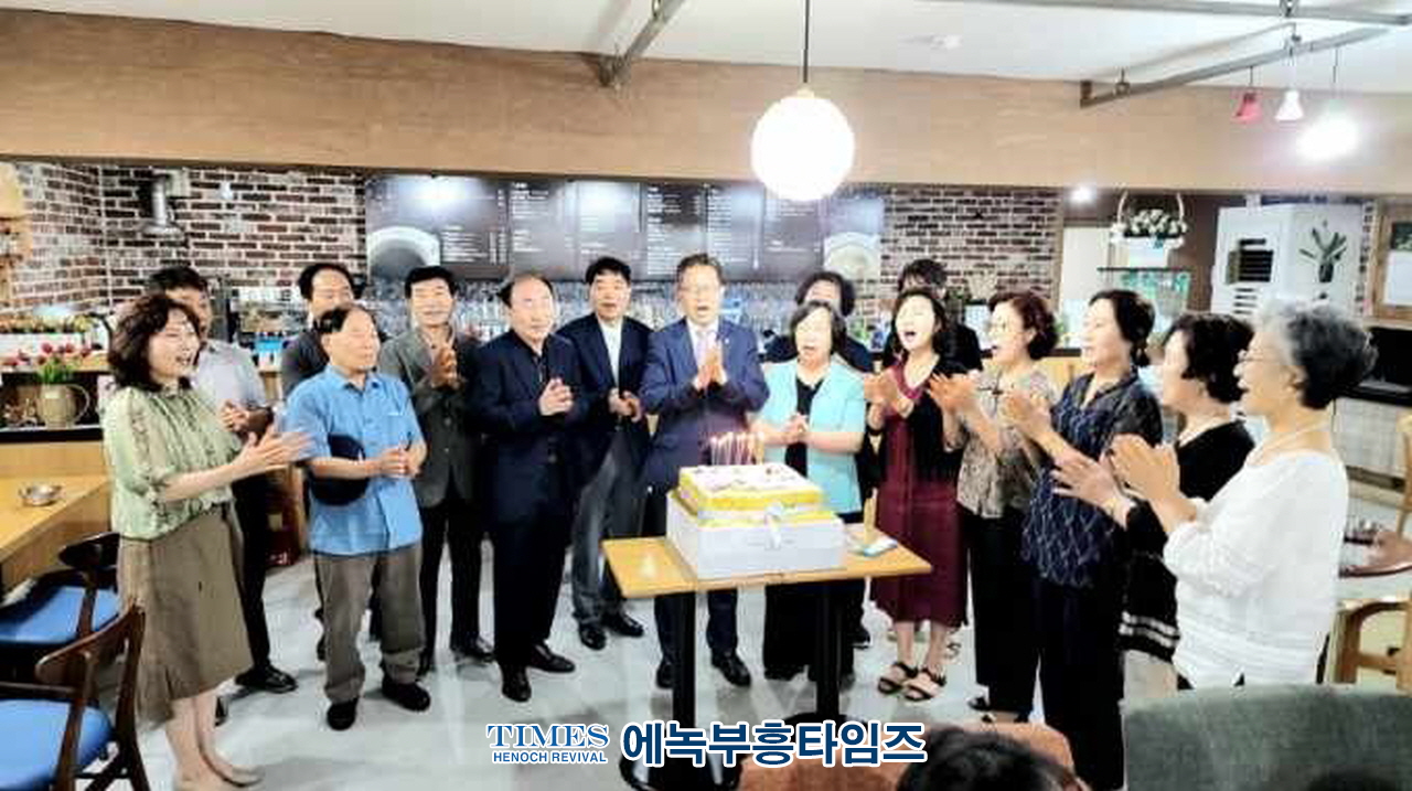 안양충신교회 설립42주년을 기념해 전도초청 주일로 지켜 전교인이 하나 돼
