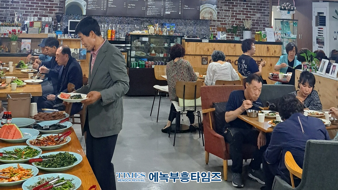 안양충신교회 설립42주년을 기념해 전도초청 주일로 지켜 전교인이 하나 돼
