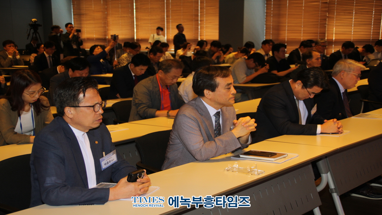 한국교회 2백만 연합예배 및 큰 기도회 조직위, 성경의 절대권위 믿고, 교회와 가정 지키길 원하는 사람들은 다 모이자