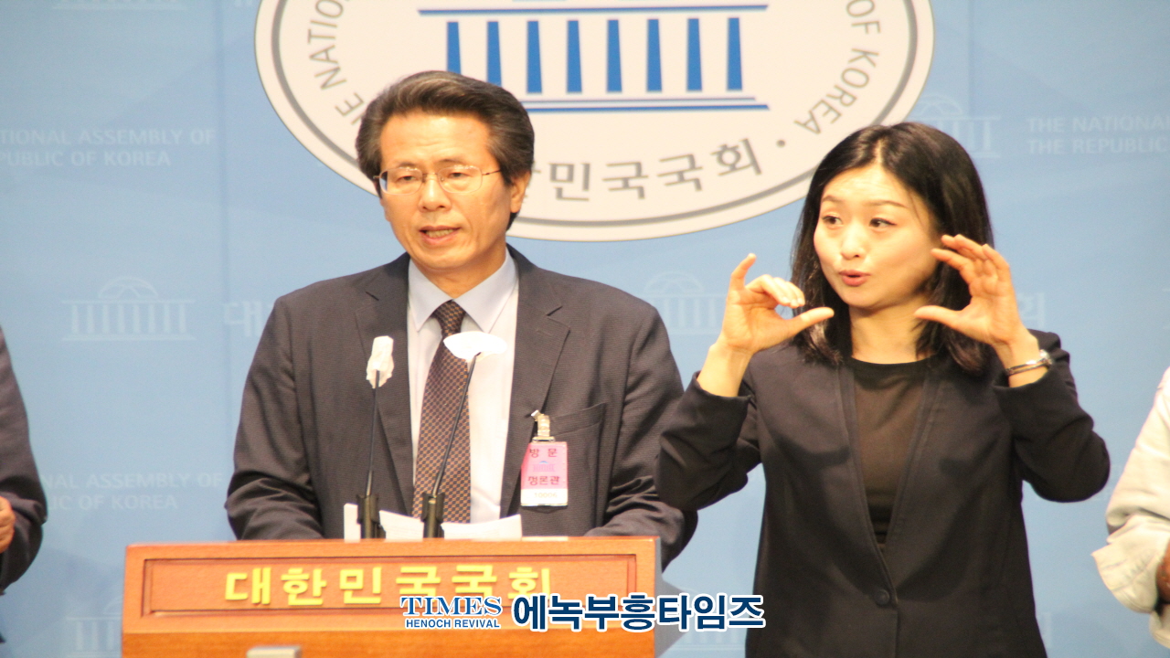 수기총 외 시민단체들, 안창호 인권위원장 인사청문회 열리는 국회에서 후보자 지지 기자회견 및 집회가져.