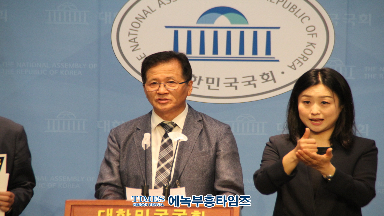 수기총 외 시민단체들, 안창호 인권위원장 인사청문회 열리는 국회에서 후보자 지지 기자회견 및 집회가져.