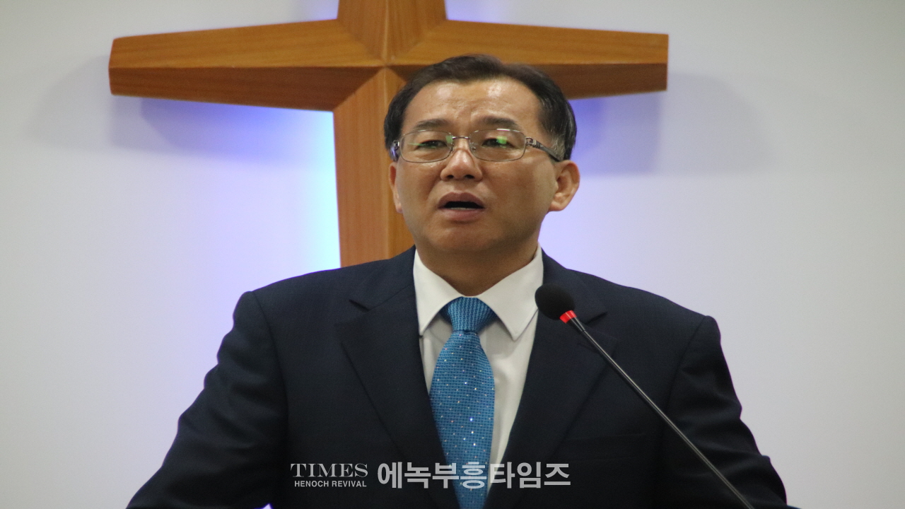행복한교회 이전 감사예배가져.