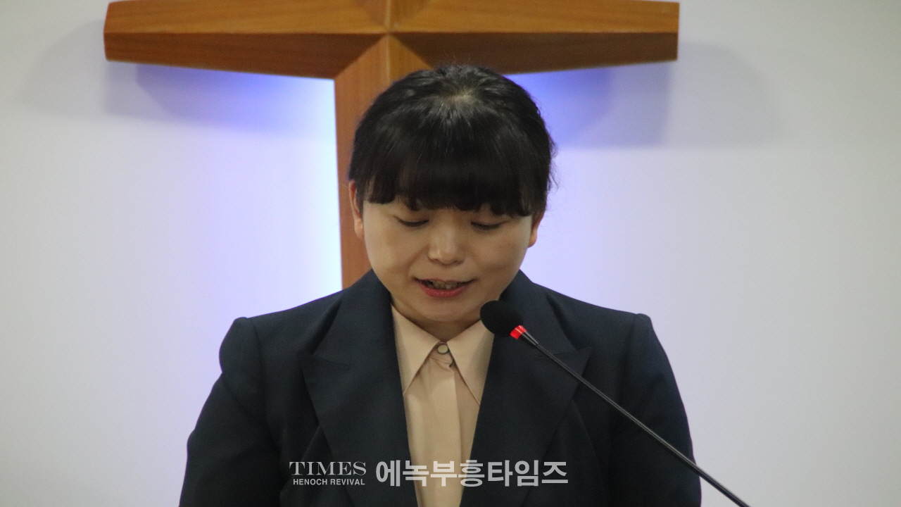 행복한교회 이전 감사예배가져.