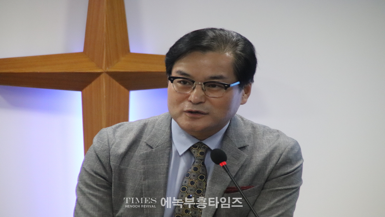 행복한교회 이전 감사예배가져.