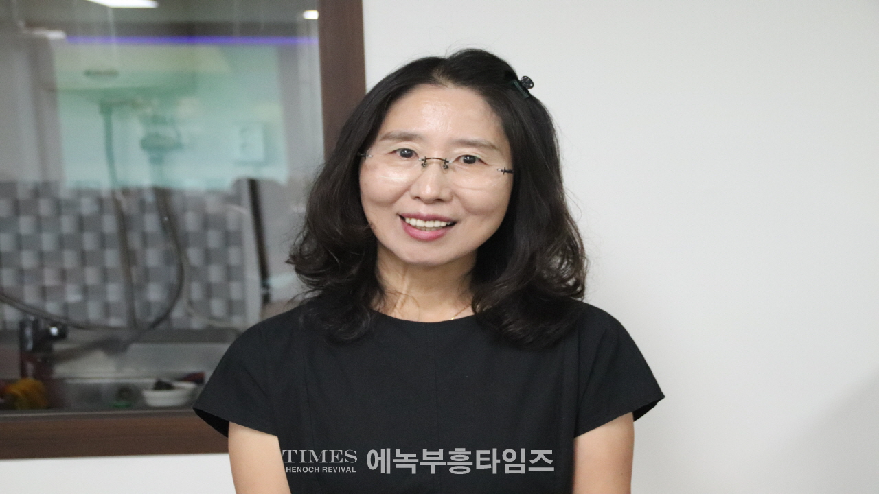 행복한교회 이전 감사예배가져.