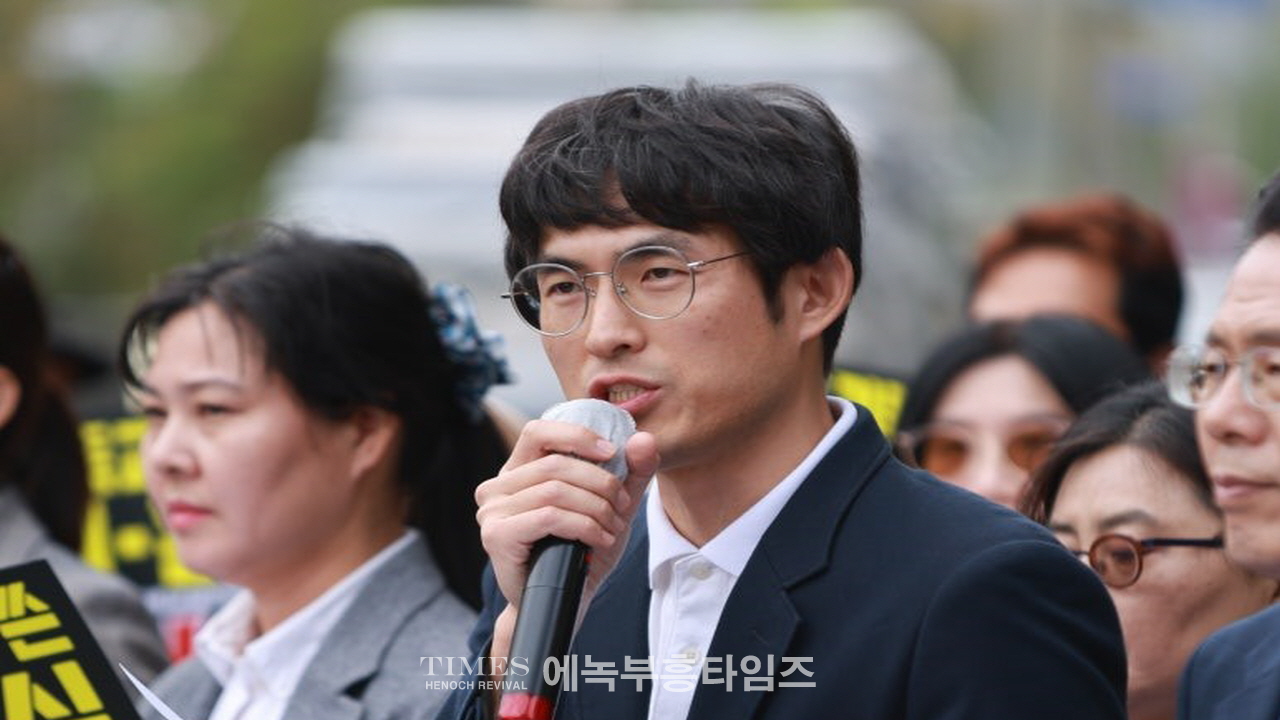 기독교윤리실천운동은 반성경적이고 신앙자유 탄압하는 차별금지법을 막기위한 '10.27 한국교회 2백만연합예배'를 정치집회로 모함한것을 회개하라!