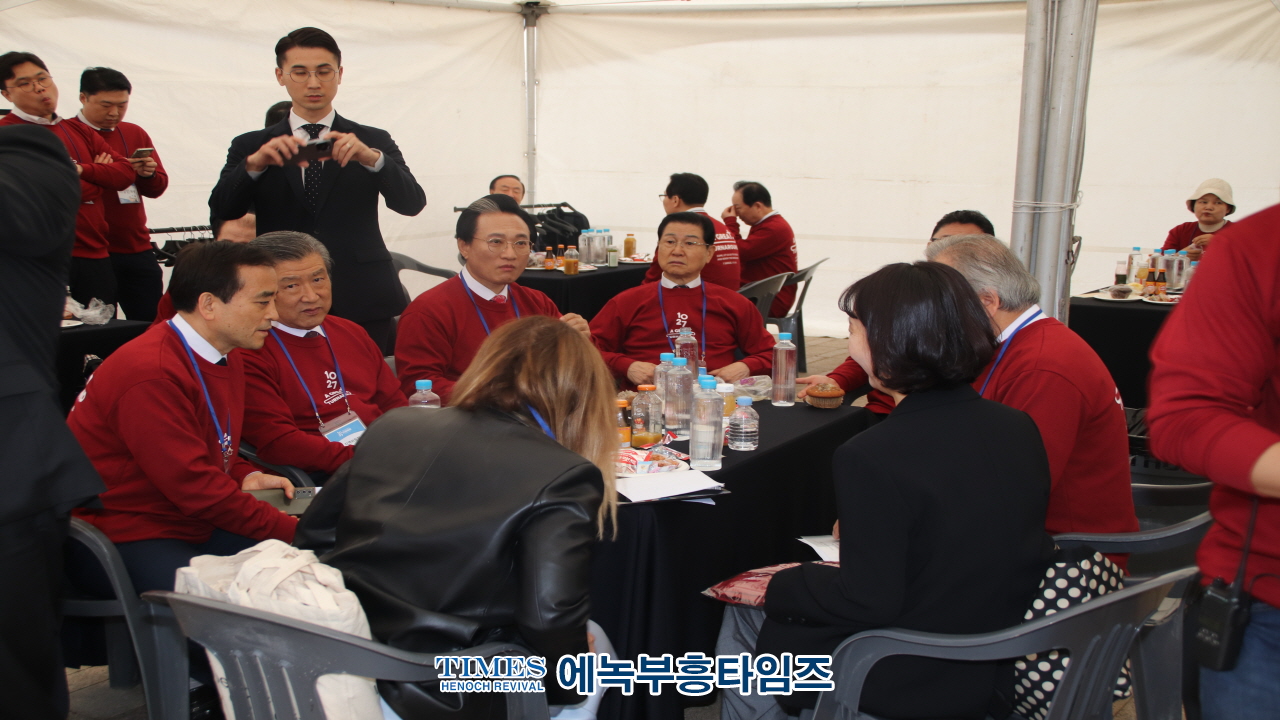 1027 온·오프라인 200만 한국교회연합예배 및 큰기도회, 건강한 가정, 거룩한나라 위해 힘쓸 것을 다짐해