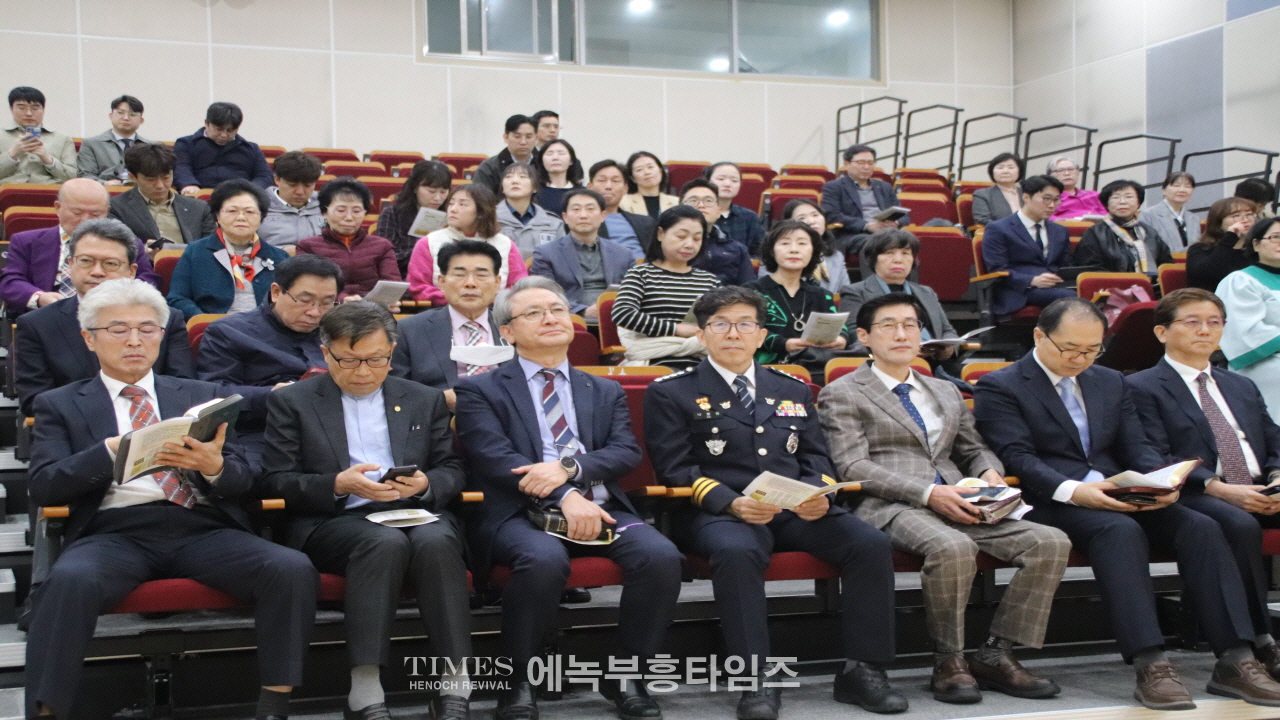 안양만안경찰서 경목위원회, 추수감사절 예배로 영광돌려.