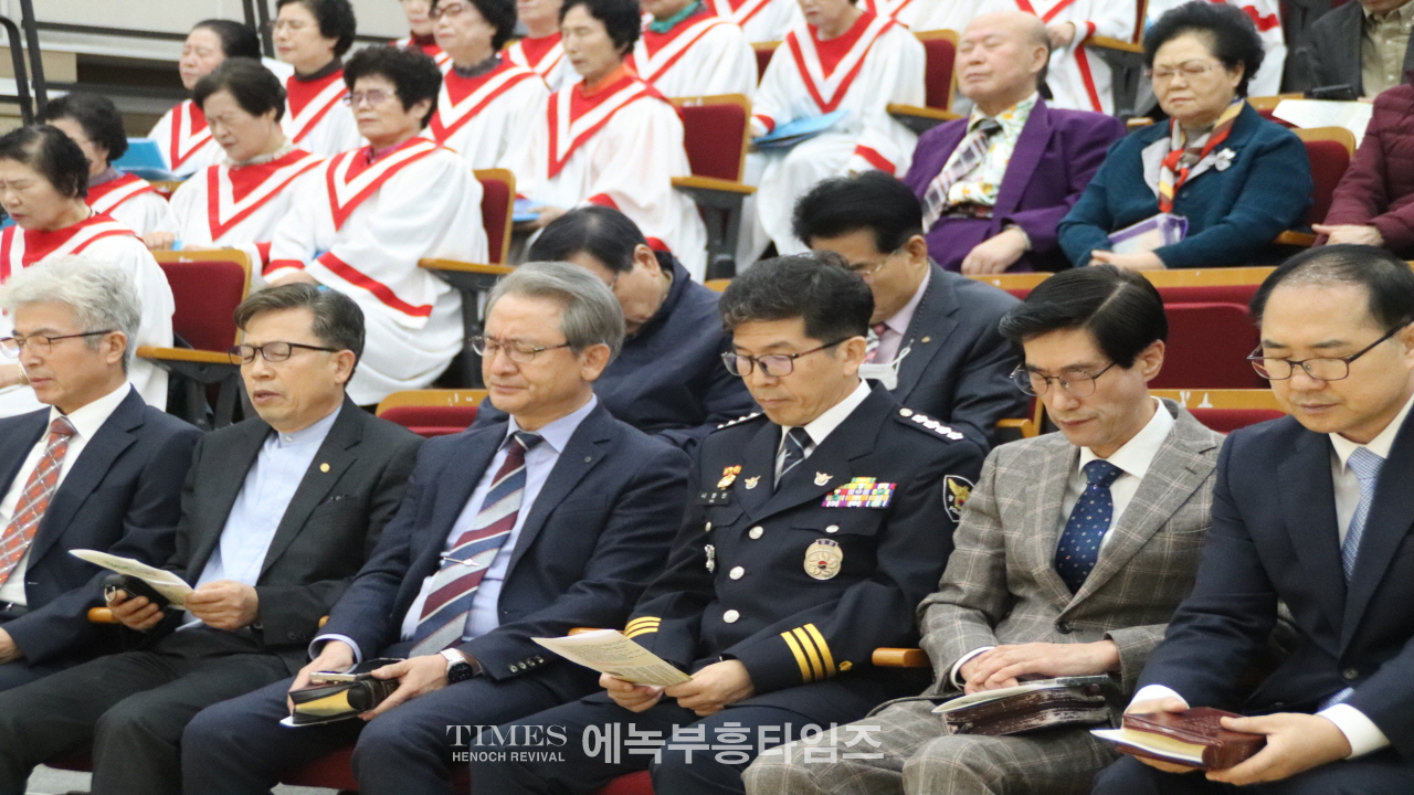 안양만안경찰서 경목위원회, 추수감사절 예배로 영광돌려.