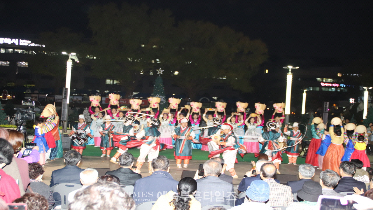 인기총, 2024성탄트리 점등식 및 시민문화축제 성황리에 개최