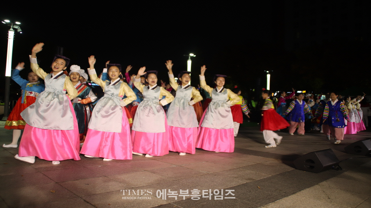 인기총, 2024성탄트리 점등식 및 시민문화축제 성황리에 개최