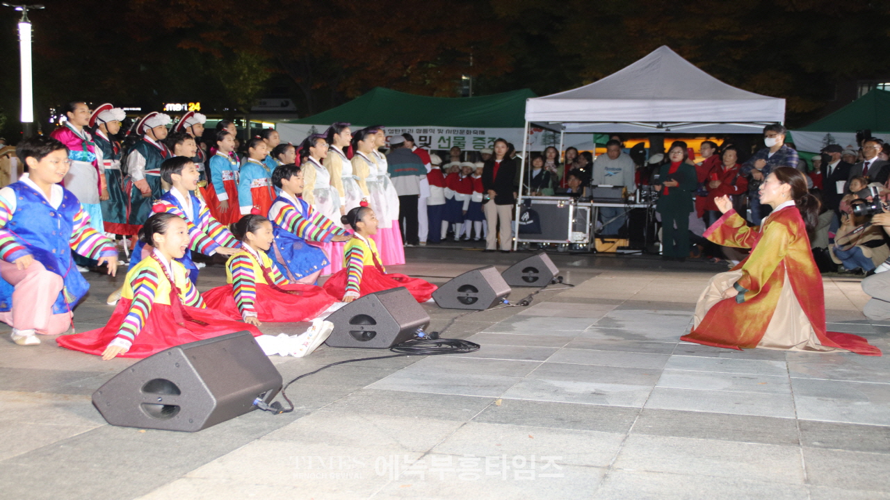 인기총, 2024성탄트리 점등식 및 시민문화축제 성황리에 개최