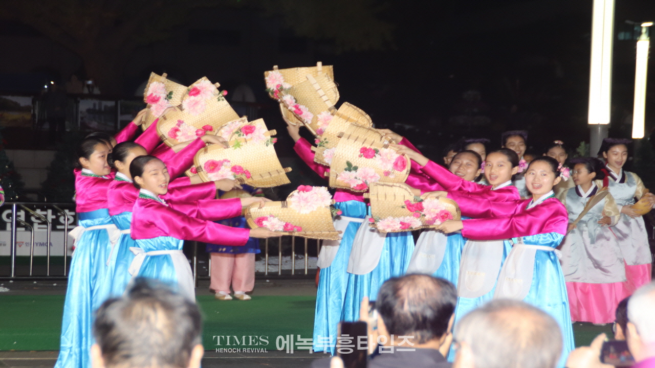 인기총, 2024성탄트리 점등식 및 시민문화축제 성황리에 개최