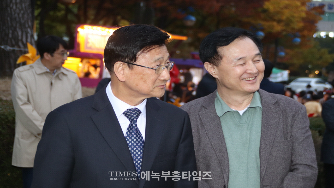 인기총, 2024성탄트리 점등식 및 시민문화축제 성황리에 개최