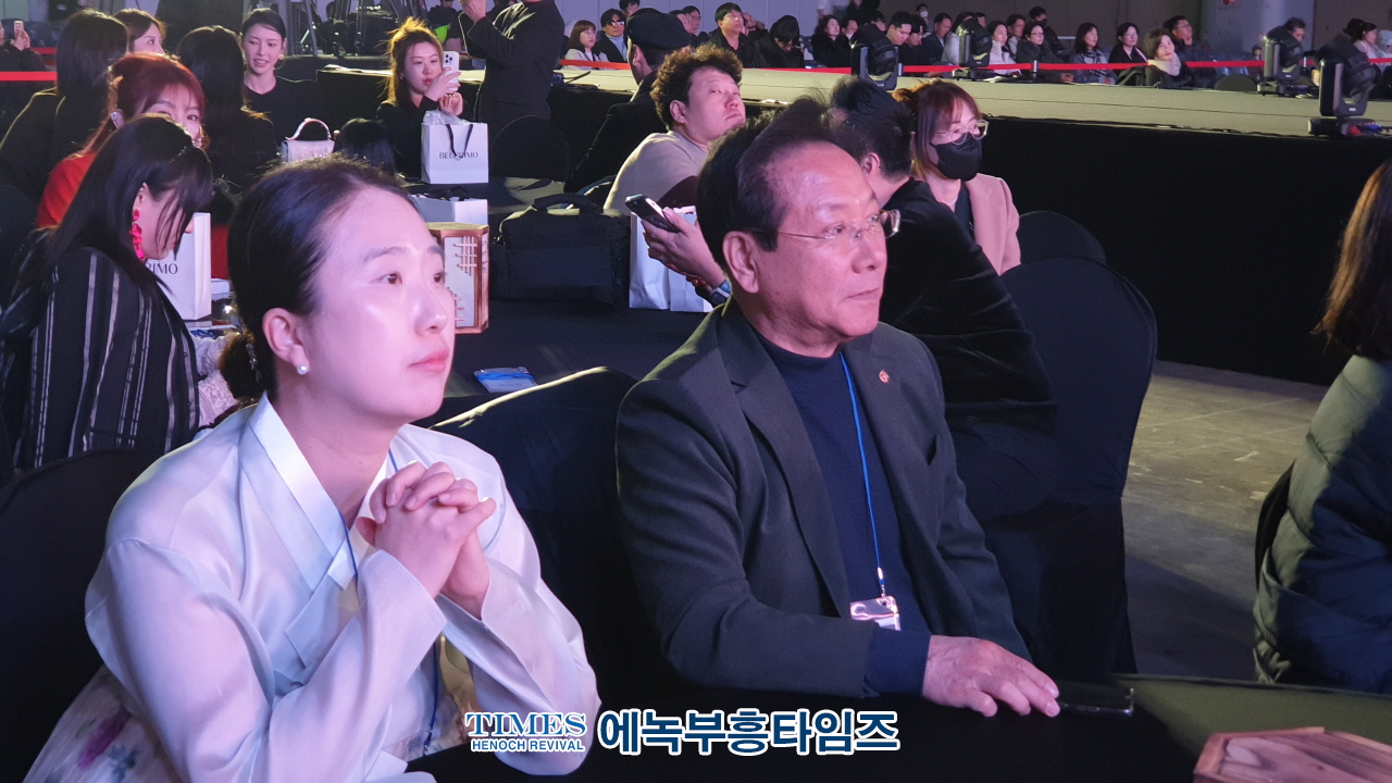2024 글로벌 인플루언서 엑스포 성대한 막을 열고, 전세계 이목 집중시키고 글로벌 인플루언서 산업의 미래를 조망해