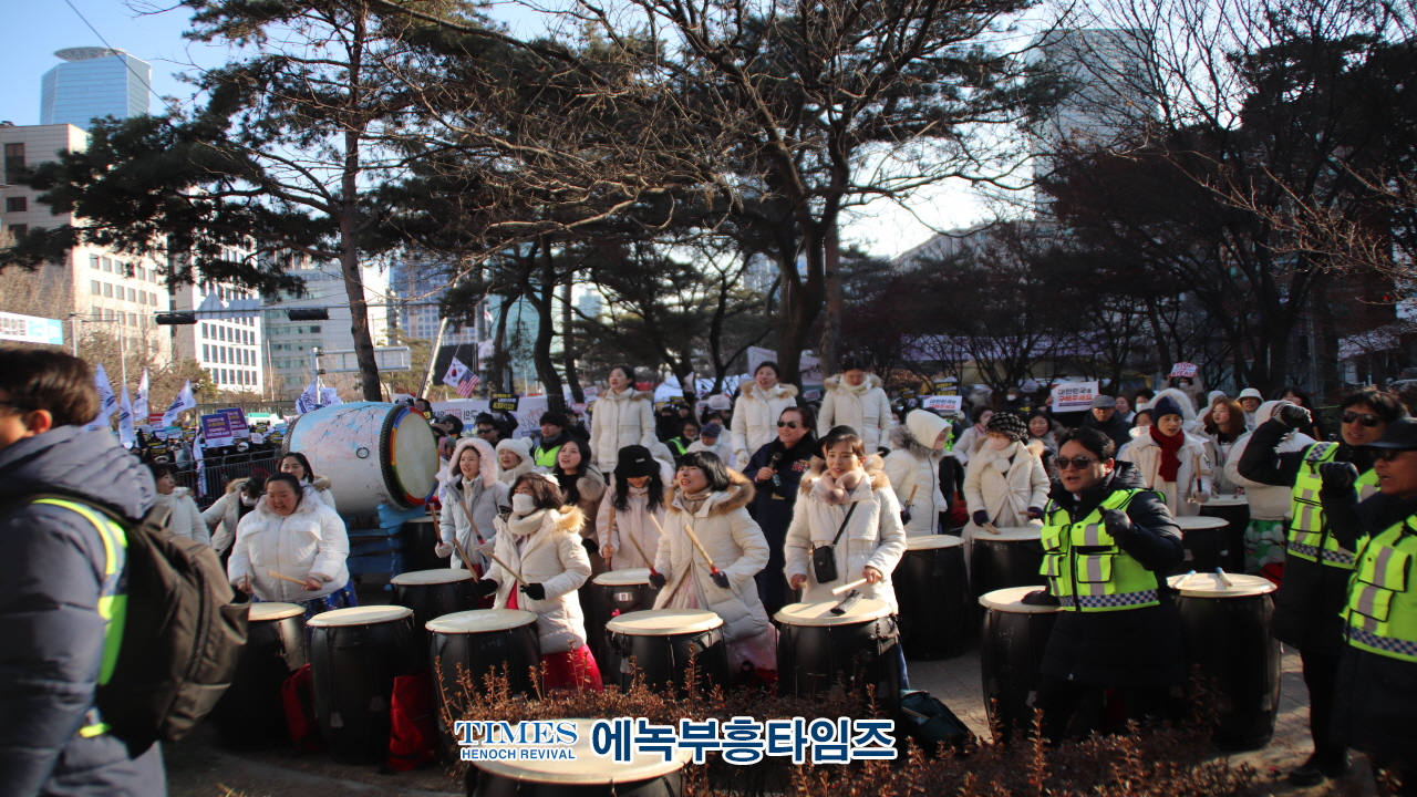 2만5천여 한국교회 성도들, 위기에 처한 대한민국을 기도로 살리는 전국적 기도 모임 가져