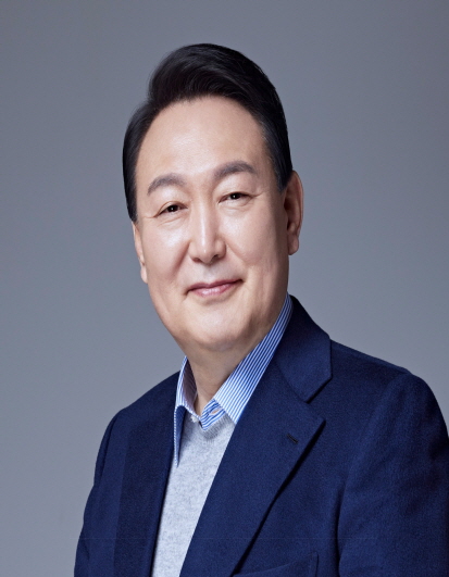 윤대통령, 페북에 탄핵소추 이후 느낀 생각과 국가의 상황에 대한 통찰 친필 공개해.