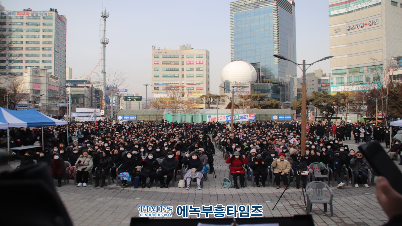 인천기독시민국가비상기도회, 2,500여 목회자와 성도들 부평역 광장서 나라를 위한 기도의 시간 가져