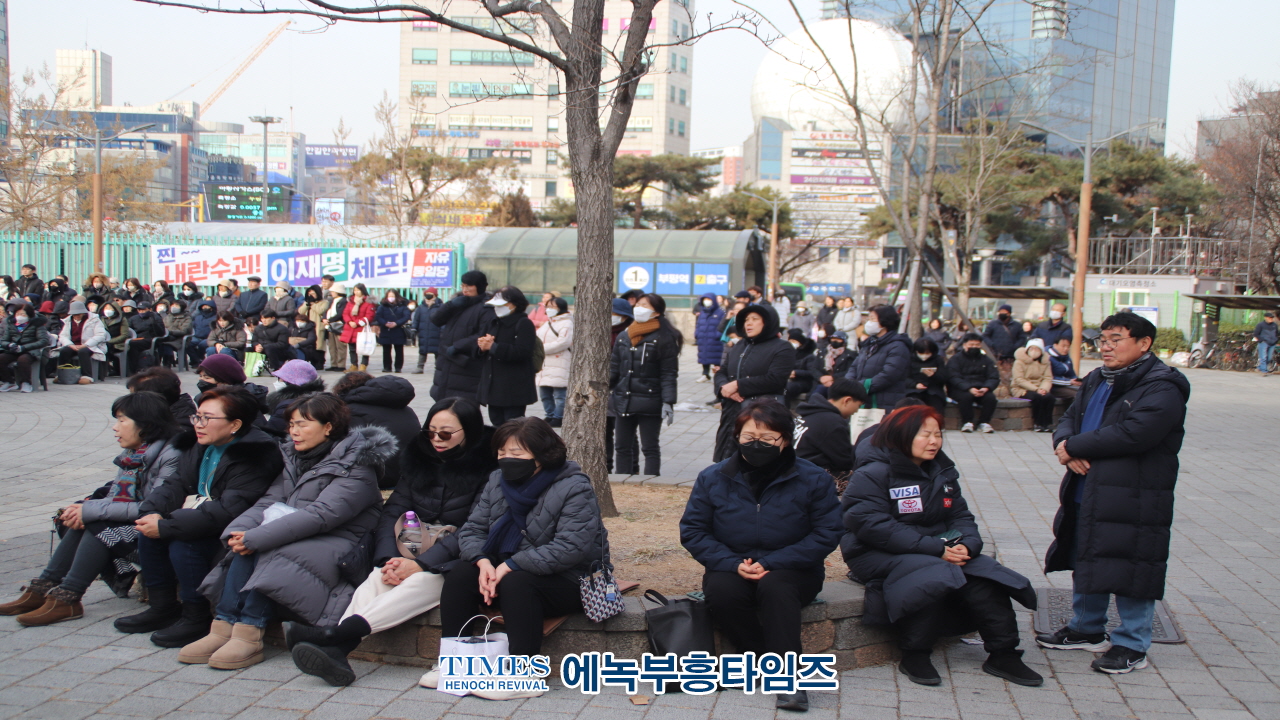인천기독시민국가비상기도회, 2,500여 목회자와 성도들 부평역 광장서 나라를 위한 기도의 시간 가져