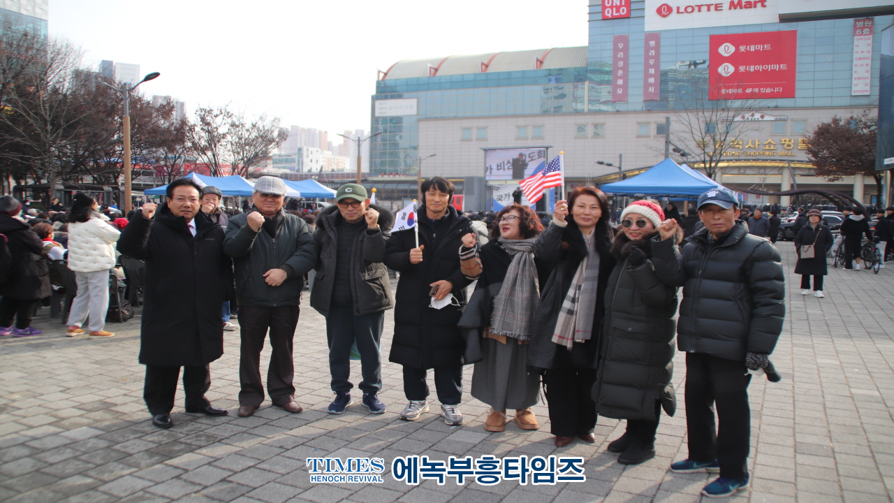 인천기독시민국가비상기도회, 2,500여 목회자와 성도들 부평역 광장서 나라를 위한 기도의 시간 가져