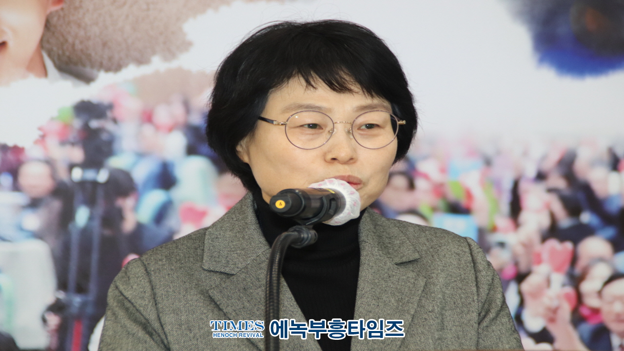 인천기독교총연합회, 64년 만에 시청서 첫 예배와 시장에게 성경전달 및 시정공유회로 새로운 장 열다