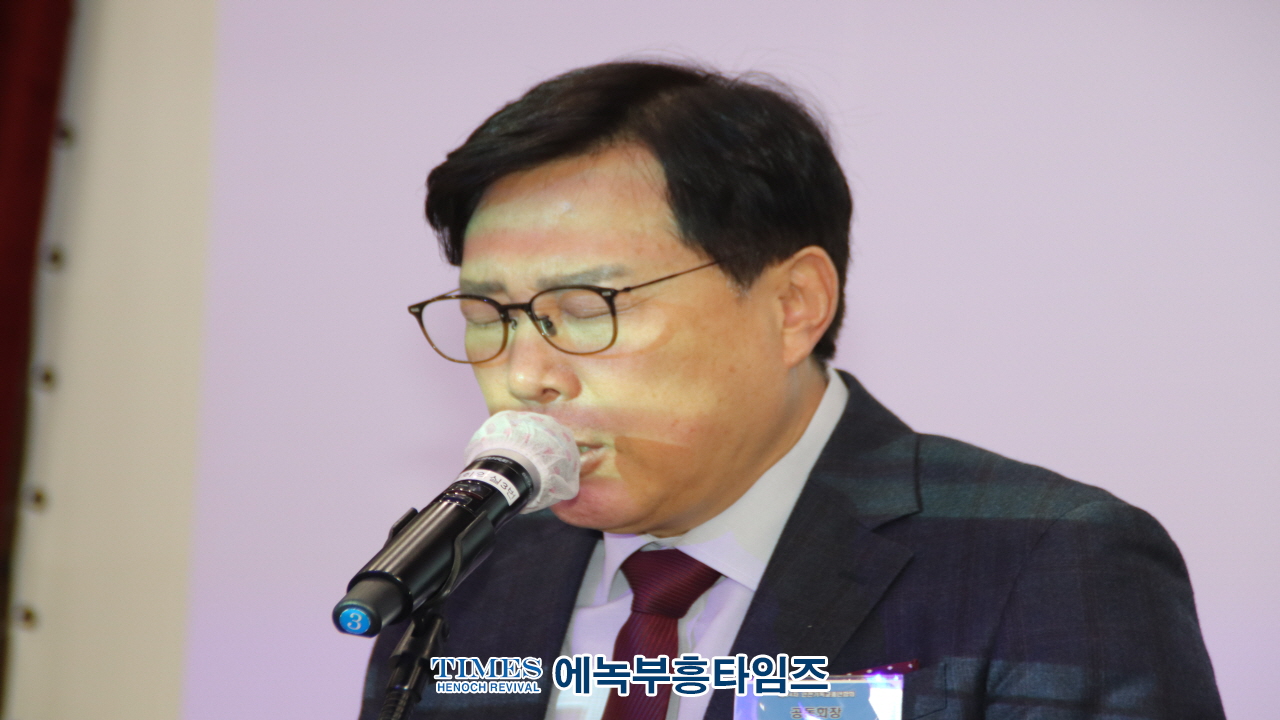 인천기독교총연합회, 64년 만에 시청서 첫 예배와 시장에게 성경전달 및 시정공유회로 새로운 장 열다
