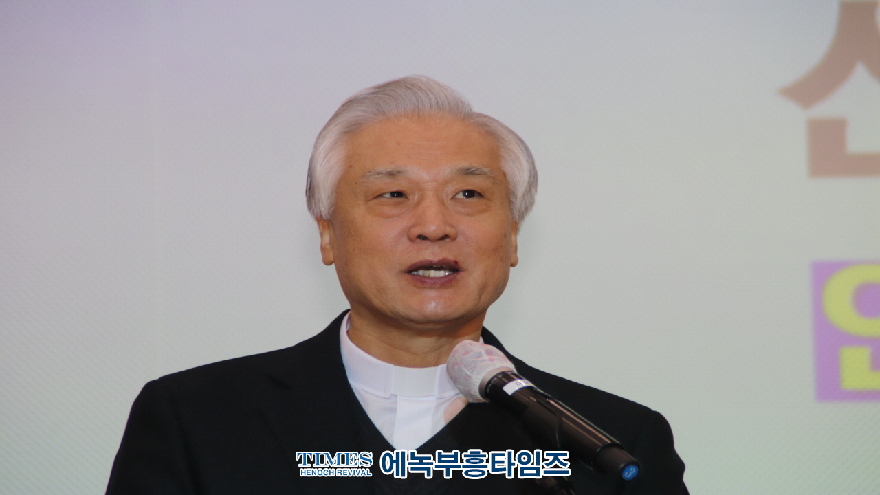 인천기독교총연합회, 64년 만에 시청서 첫 예배와 시장에게 성경전달 및 시정공유회로 새로운 장 열다