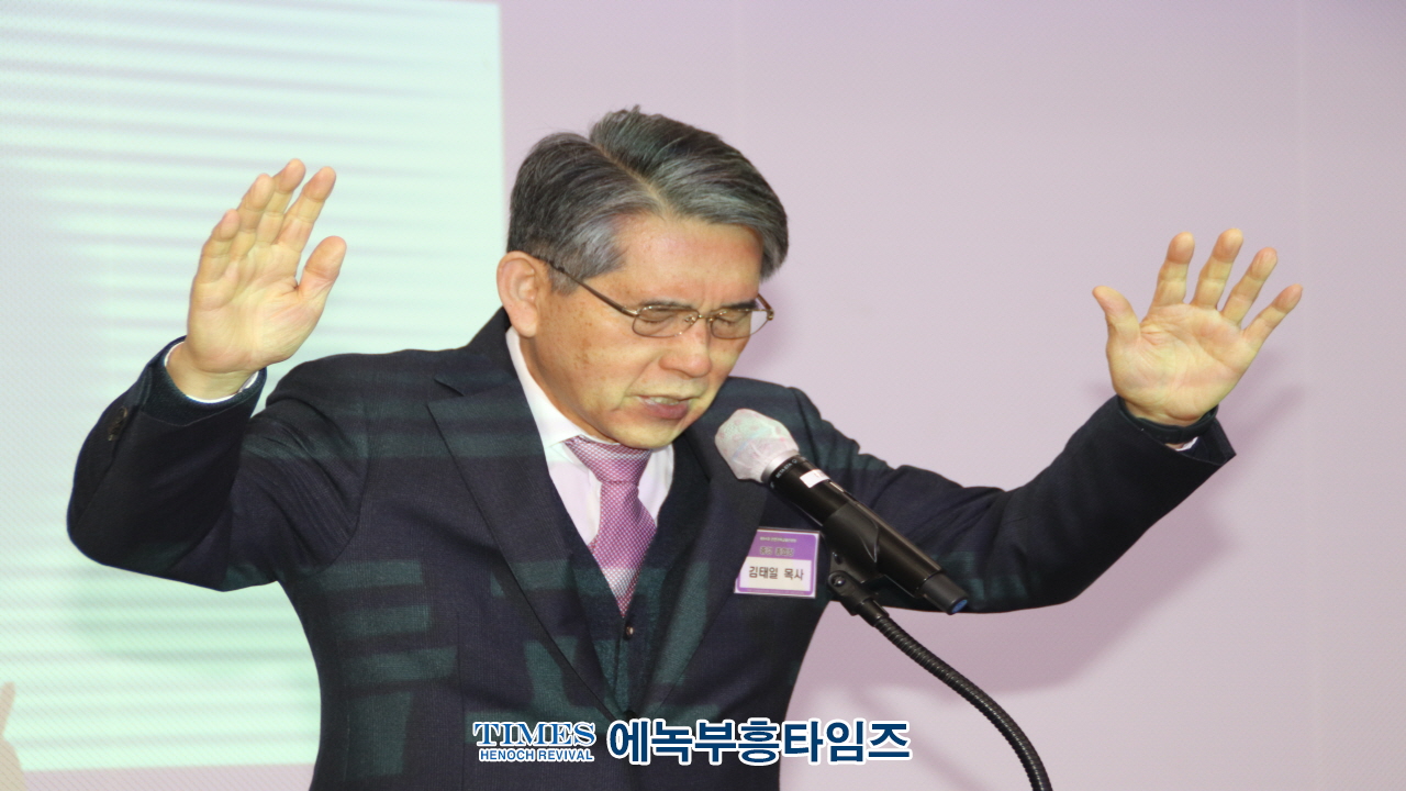 인천기독교총연합회, 64년 만에 시청서 첫 예배와 시장에게 성경전달 및 시정공유회로 새로운 장 열다