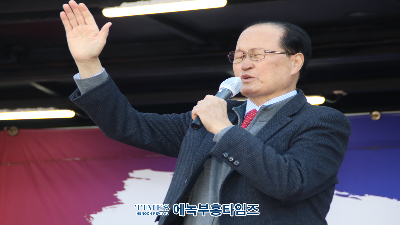 매서운 추위 속에서도 뜨거운 기도… 국가 회복을 위한 염원