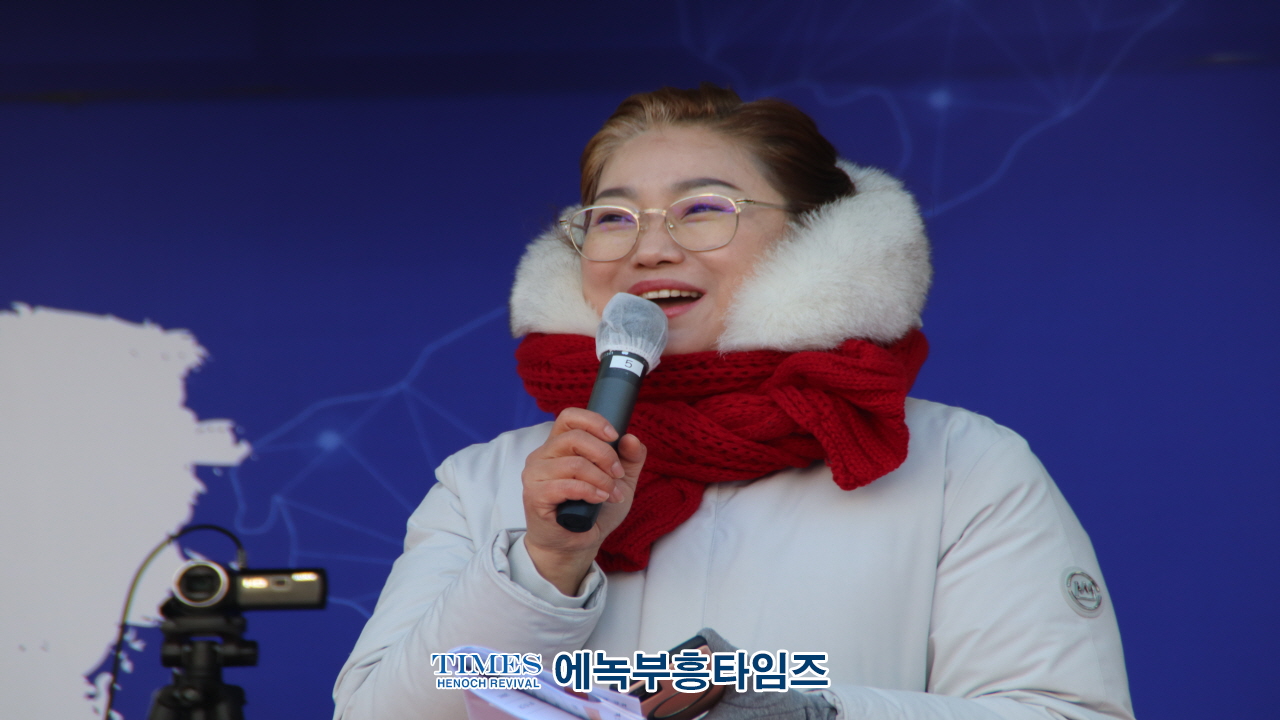 매서운 추위 속에서도 뜨거운 기도… 국가 회복을 위한 염원