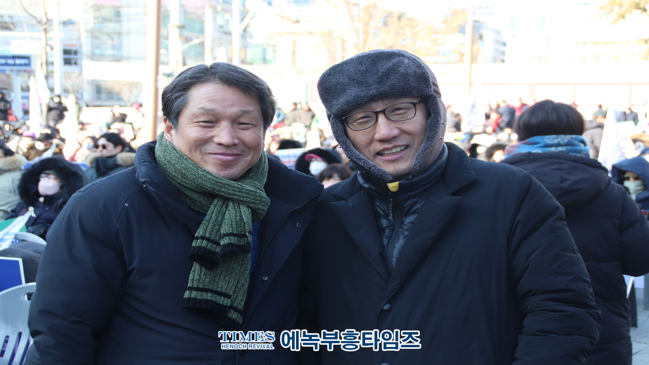 자유민주주의와 법치 수호를 위한 시민들의 적극적인 참여 속에서 진행된 세이브코리아 인천 3차 국가비상기도회