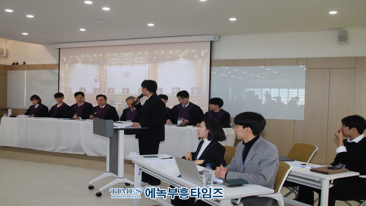 모의헌법재판에서 대통령 탄핵심판 ‘각하’…절차적 하자 결정적