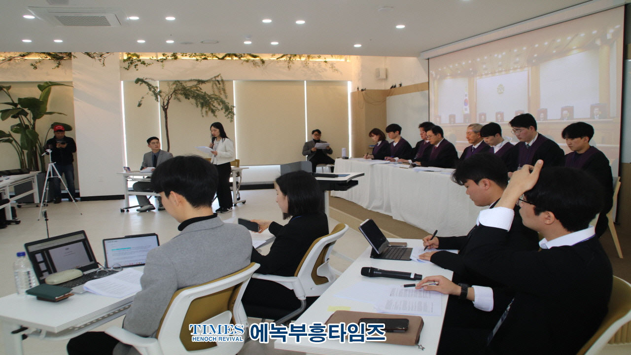 모의헌법재판에서 대통령 탄핵심판 ‘각하’…절차적 하자 결정적