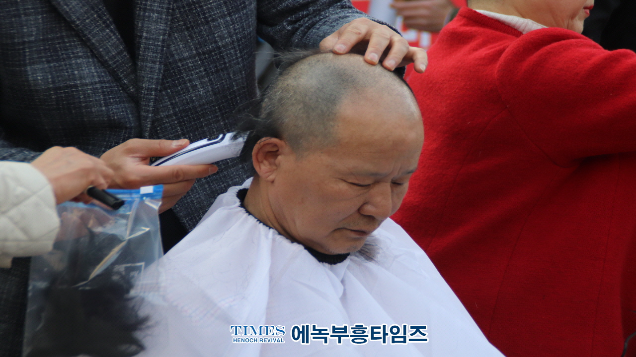 (하보)기독교인들, 123비상계엄령 정당성 인정 촉구 릴레이 삭발식