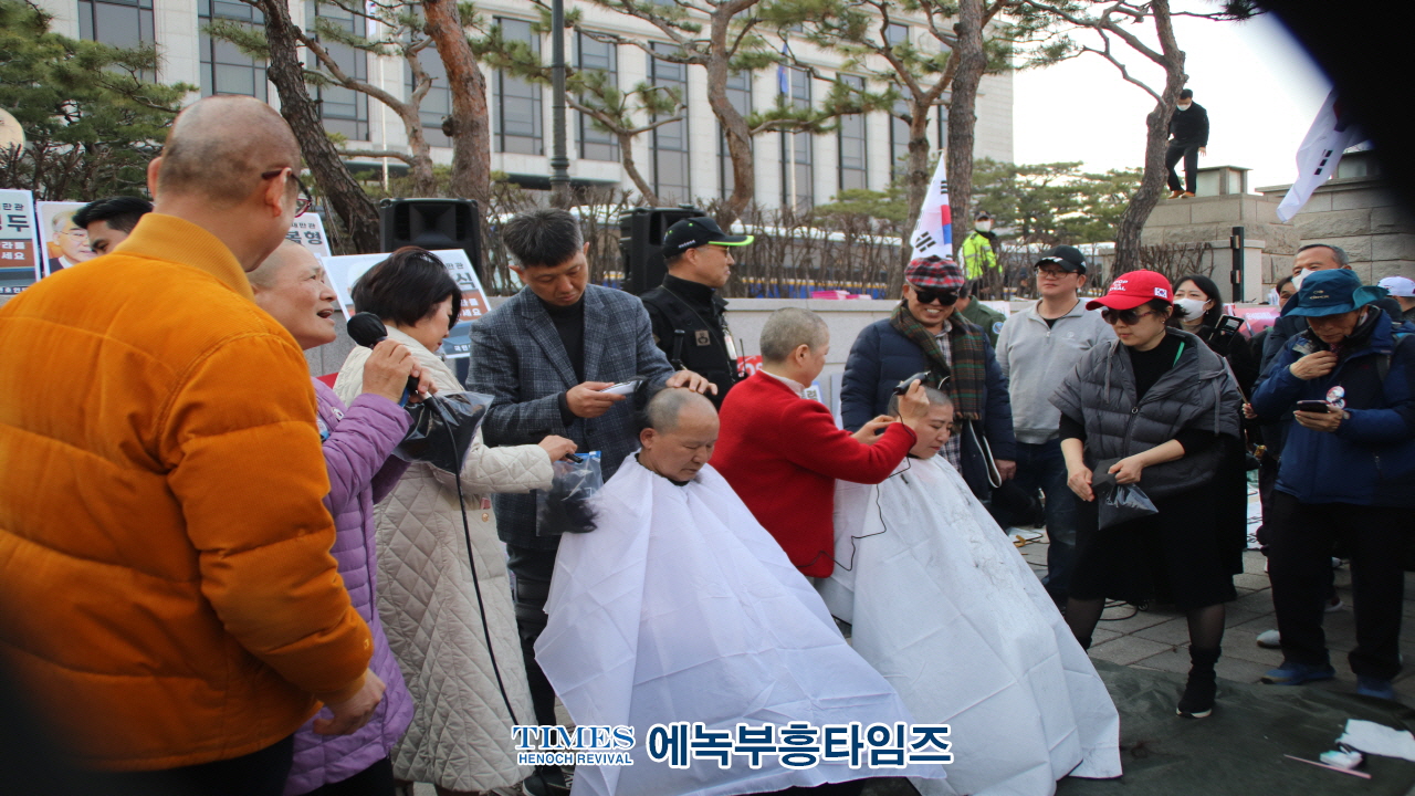 (하보)기독교인들, 123비상계엄령 정당성 인정 촉구 릴레이 삭발식