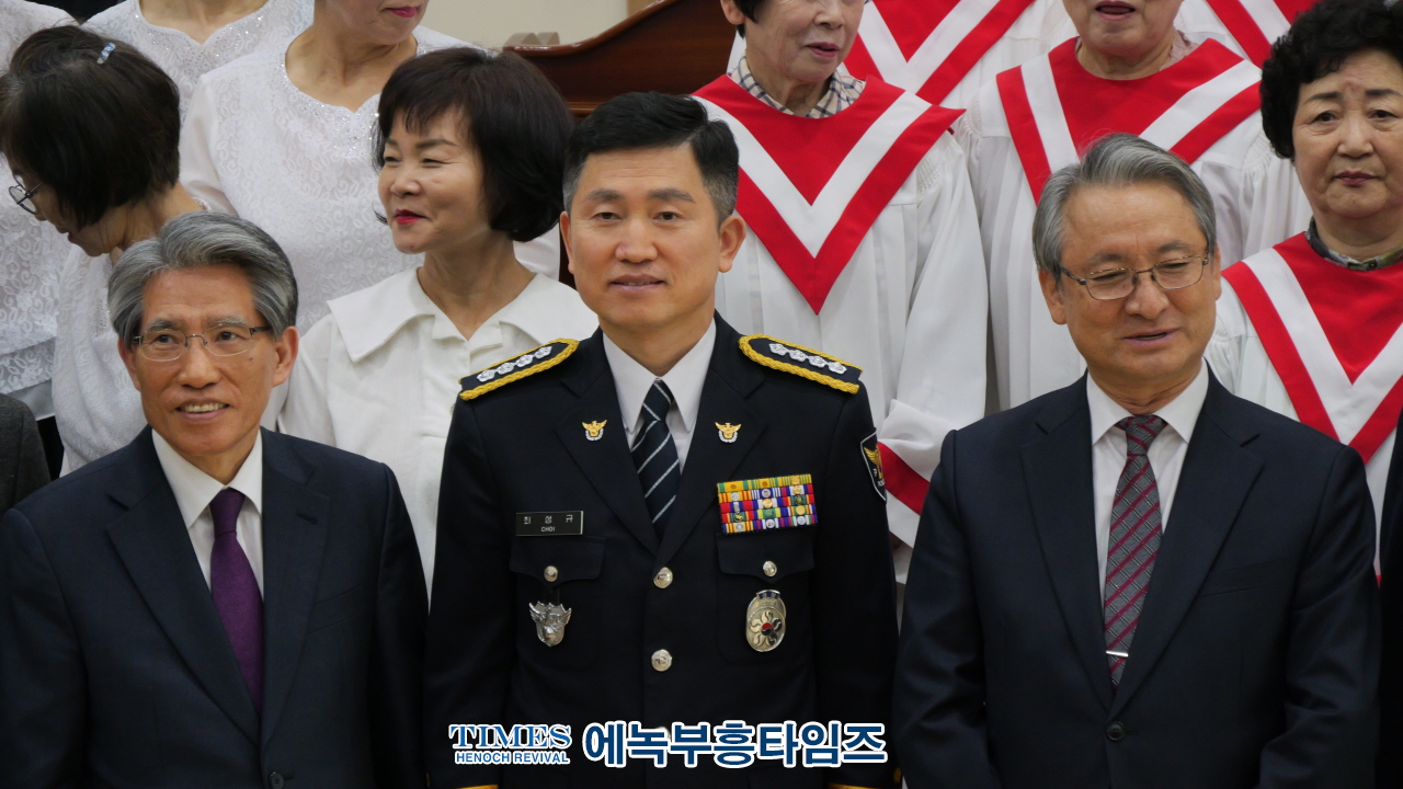 "부활의 빛, 경찰 공동체와 지역 사회를 향한 소망의 예배"
