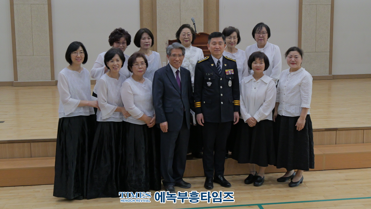 "부활의 빛, 경찰 공동체와 지역 사회를 향한 소망의 예배"