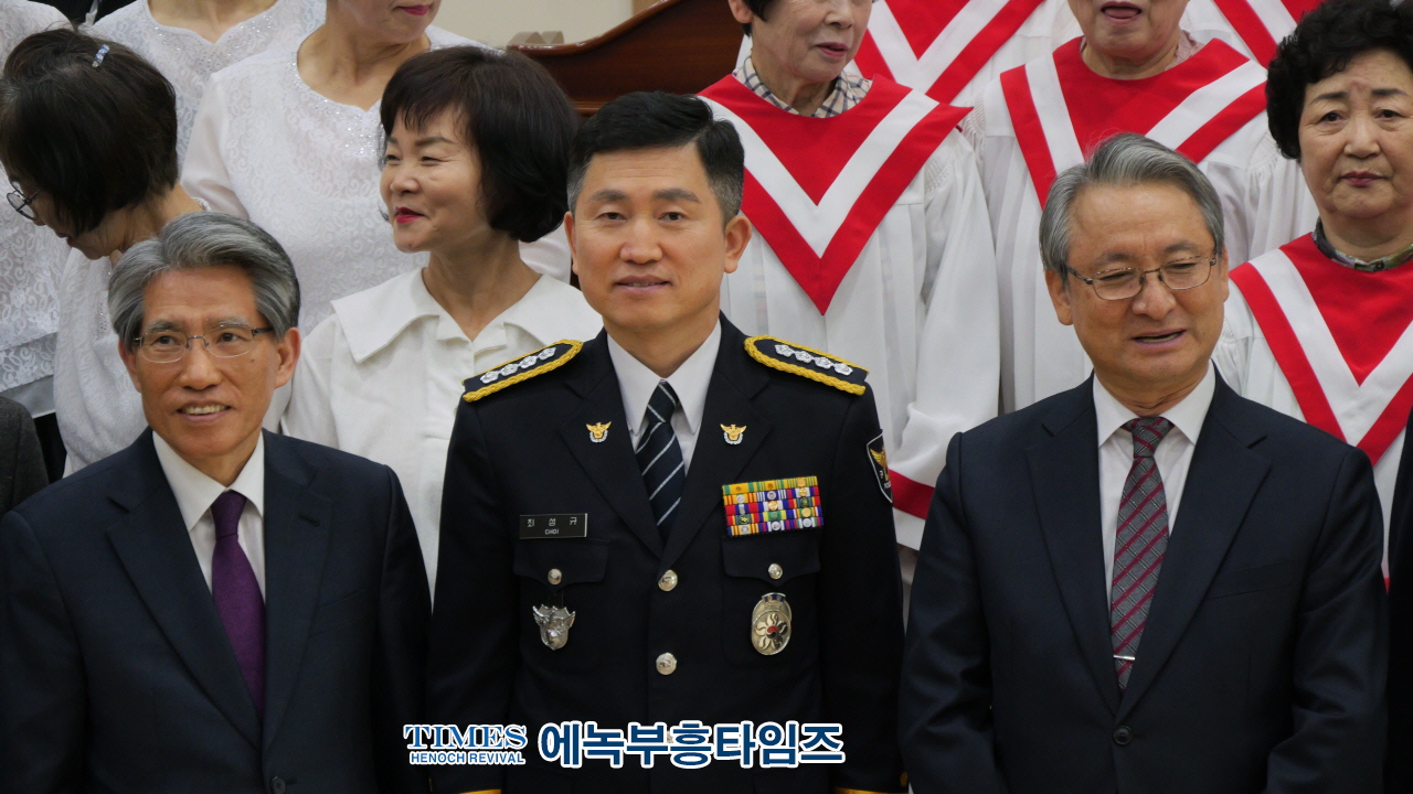 "부활의 빛, 경찰 공동체와 지역 사회를 향한 소망의 예배"